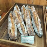 ブーランジェリー カヌレ - バケット店内