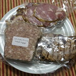 Abats - パテドカンパーニュ、薩摩地鶏のタタキハム、仔羊肩ロースのベーコン