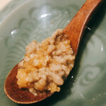 温石 - 赤座海老味噌です。左側のやや丸い粒々が生ではブルーの卵と思います