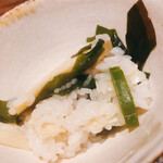 温石 - 一膳目はワカメと筍ご飯