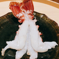 温石 - 炭火でゆっくりと火を通し、ご開帳。軽く塩を振り、オランダのハーリングのように尻尾を持ってアシカ喰い、しちゃいます。
                      上を向いて、アシカの餌付けみ。たいですね