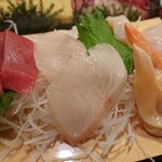 好寿司 - 刺し身盛り合わせ 赤身、シマアジ、ホッキ貝、ホタテ