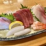 Sushi izakaya yatai zushi ichinoe ekimae chou - 「刺盛り５点」999円也＋税。