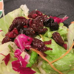 トゥ・ラ・ジョア - サラダとドライフルーツの赤ワイン煮を合わせると ”Mのサラダ” に　(2012/09)