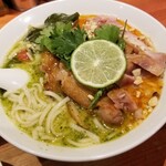 麺屋 六感堂 - トムガーガイラーメン＋日向鶏ロースト増し