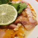 麺屋 六感堂 - トムガーガイラーメン＋日向鶏ロースト増し