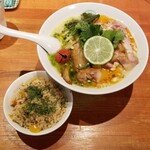 麺屋 六感堂 - トムガーガイラーメン＋ナシゴレン風まぜご飯
