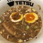 つけめん TETSU - 煮卵カット