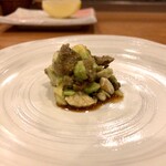 とり喜 - 鶏肉とアボカドの山葵和え