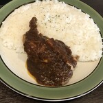 クロック - 骨付きチキンカレー（930円）