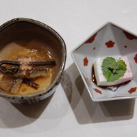 銀座治作 - 胡麻と道明寺の二色豆腐、子持ち昆布