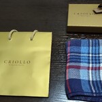 クリオロ 本店 - ハンカチを参考に大きさを確認してください