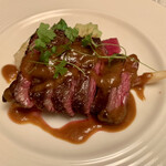 DINING 六区 - 牛ハラミ肉のバベットステーキ エシャロットソース