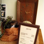 ルーラル・カフェ - 唯一置かれたメニュー表は、メキシコ製のインテリアに囲まれて．．．