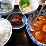 【海老チリ定食　９８０円】