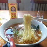 たむら - 中細縮れ麺も食堂的美味しい