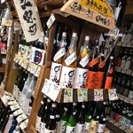 小山商店 - もちろん多摩の地酒コーナーもあるよー。