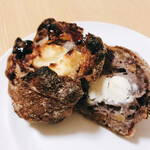 パンやきどころ RIKI - クランベリーとクルミのフロマージュ（250円）