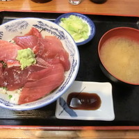 浅草 魚料理 遠州屋 - 名物 まぐろ丼定食680円
