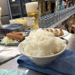太陽ホエール - ご飯を食べるお客も多い。