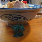 麺屋せんり - 味噌ラーメン（極太麺選択）880円+大盛100円　側面