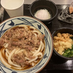 Marugame Seimen - 肉ぶっかけ590円　温泉玉子70円
                      おにぎり鮭140円