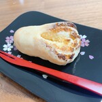 華正樓 - ②椰子牛奶酥(やしにゅうないす)ヤシの実餡216円