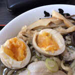 自家製太麺 渡辺 - 味玉の断面