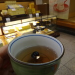 菓匠 千鳥屋 - 黒豆茶