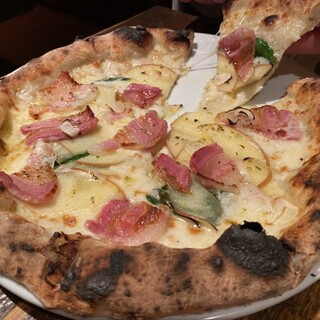 生地から作るモチモチのＰＩＺＺＡ