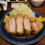 熟成豚 かわむら - 特上リブロースかつ定食(230g 税込3,300円)
      (京中式 長期熟成豚)