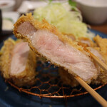 熟成豚 かわむら - 特上リブロースかつ定食(230g 税込3,300円)
      (京中式 長期熟成豚)