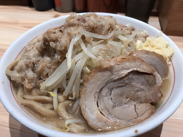極太麺は特徴的な麺です By Yy86 眞久中 神保町 ラーメン 食べログ