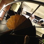 キアーロ・ディ・ルナ - ロフトからの階段