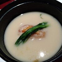 京懐石 美濃吉 そごう横浜店 - 椀物・京の白味噌仕立て。海老芋の美味しさが際立っています。