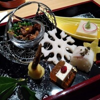 京懐石 美濃吉 そごう横浜店 - 前菜・季節の彩り七種。クリスマス感も演出された、素敵な前菜が並びます。