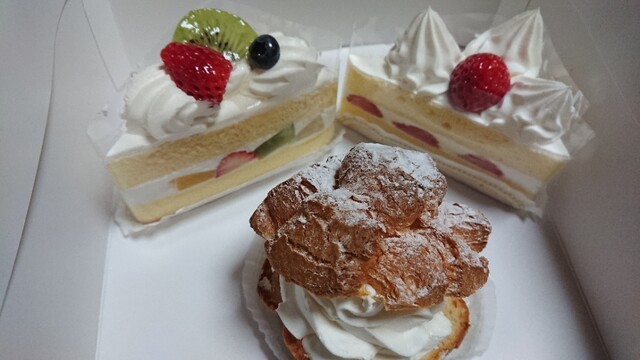 ショートケーキとシュークリーム By たけちん0310 不二家 郡山金屋店 安積永盛 ケーキ 食べログ