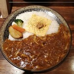 エイト カリィ - 元祖伊東さんのカレーのとろ〜りチーズと4種のキノコカレー(4辛/970円)で普通盛り