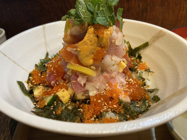 赤坂 魚ぴー 赤坂見附 海鮮丼 食べログ