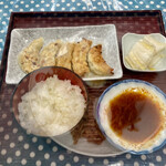 Gyouza Shoppu - 焼餃子　税込350円　ライス税込250円