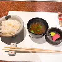 ぷれじでんと千房 シェラトン都ホテル大阪店 - ご飯と味噌汁