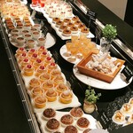 ザ・テラス - 冷蔵ケースコーナー（通称アトリエ）＠逆から