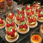 ザ・テラス - タルトフレーズ＠厚めダマンドのタルトにピスタチオバタークリームと苺