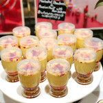 ザ・テラス - 苺とパッションフルーツのマリネラム酒のサバイオーネ＠アルコール風味のサバイオンクリームはエスプーマのよう、パッションフルーツの酸味と食感、苺とラスク添え