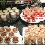 ザ・テラス - 冷蔵ケースコーナー（通称アトリエ）＠左