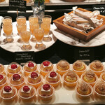 ザ・テラス - 冷蔵ケースコーナー（通称アトリエ）＠中央