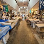 青森魚菜センター - 魚市場のような雰囲気