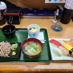 Kaitenzushi Isshin - よくばりランチ(990円税)です。