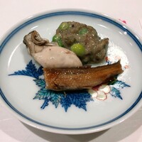 うを徳 - 秋田蕗の薹と和歌山うすい豆味噌和え、厚岸・牡蠣、近江の本もろこ