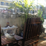 うるうるま - 入口横